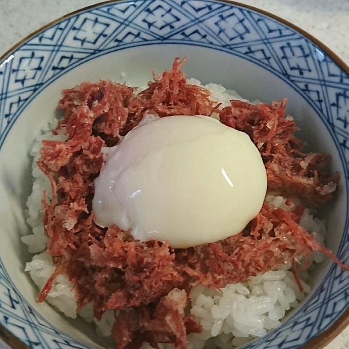 生コンビーフと温玉どんぶり